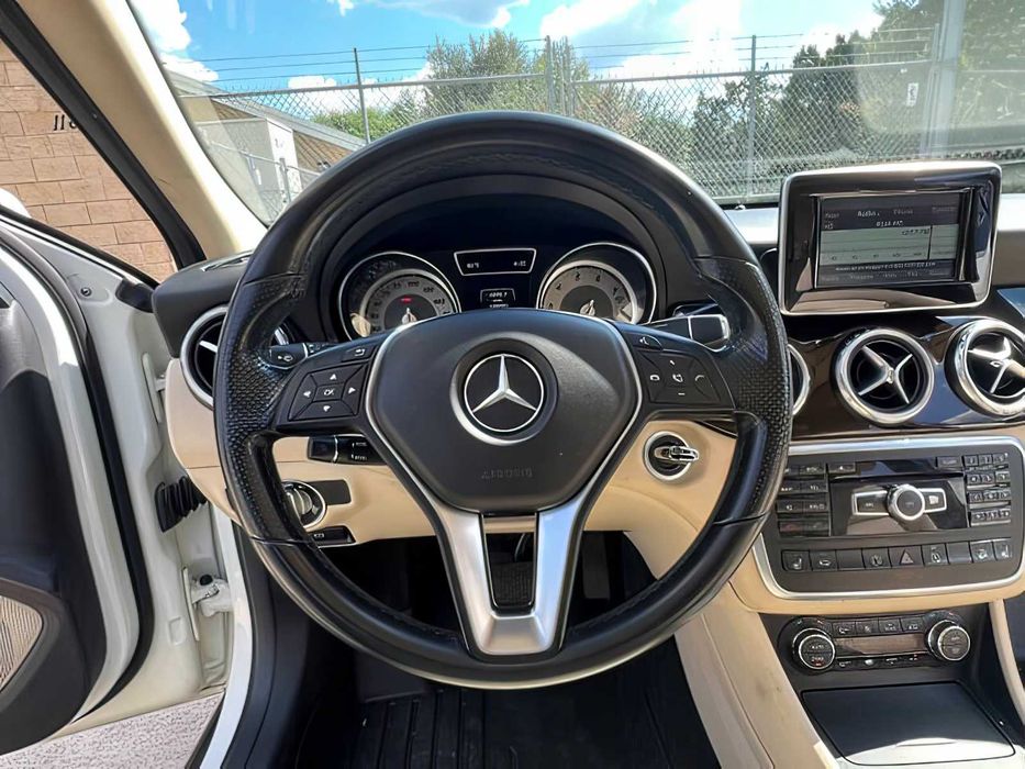 Mercedes-Benz GLA 250      2015