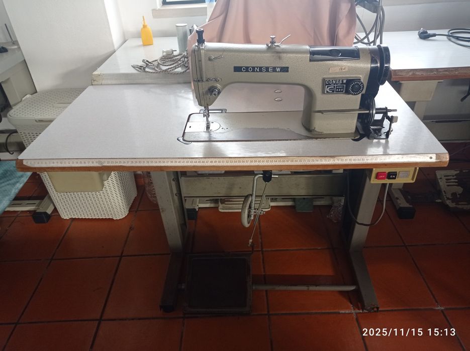Máquina de costura Consew 230