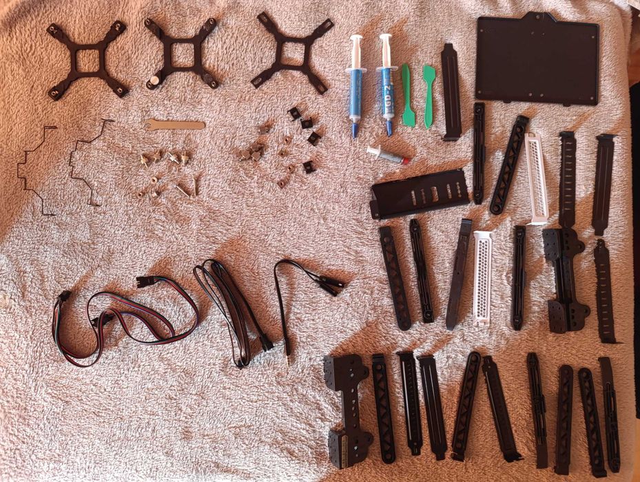 Akcesoria komputerowe_części chłodzenia_kable_części obudowy_pasty