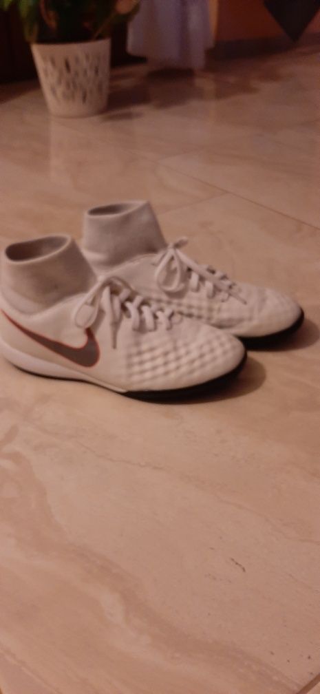 Buty sportowe Nike Magistax