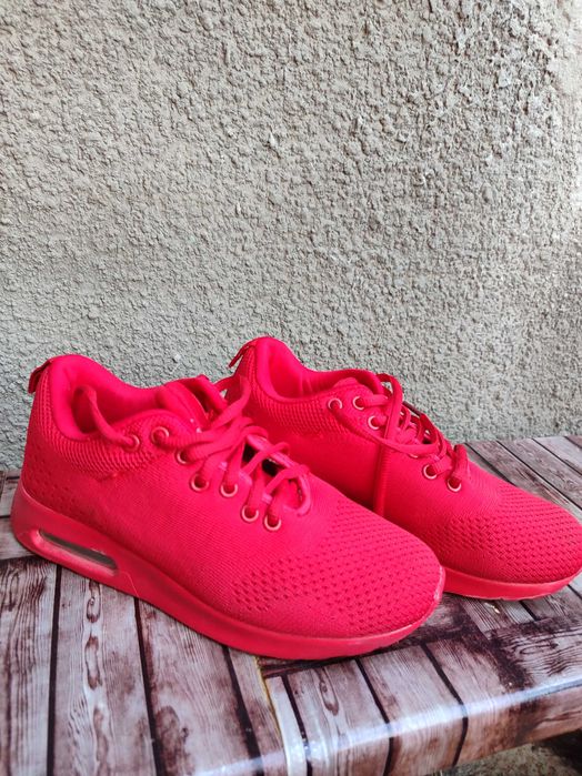 Жіночі кросівки на підошві з балонами 37р.