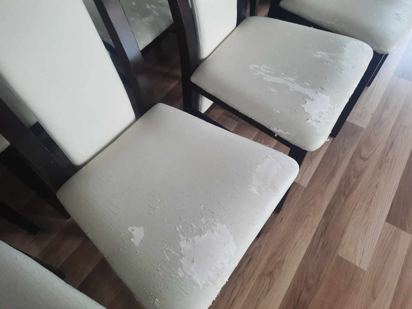 8 krzeseł drewnianych