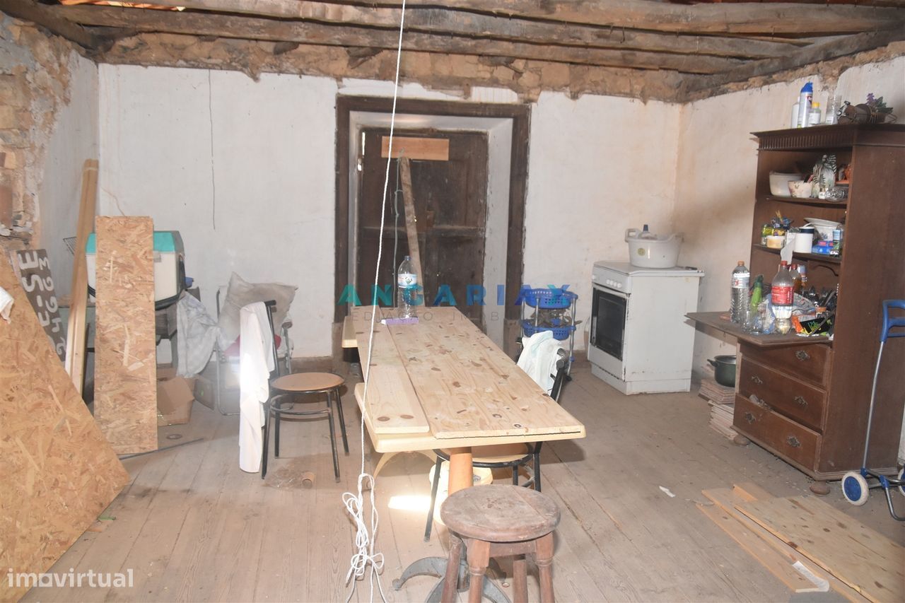 ANG1466 - Casa para Remodelação em Figueiró dos Vinhos