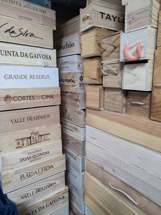 Caixas de madeira de vinhos nacionais