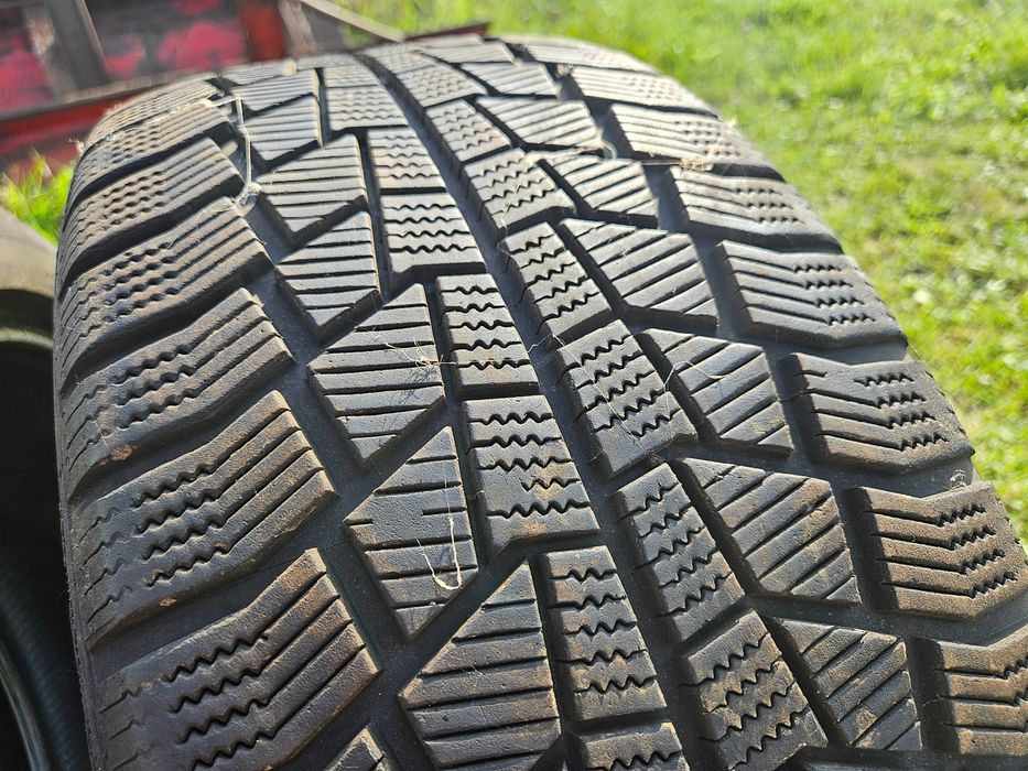 Opony zimowe 225/45 r18 / super stan / zima