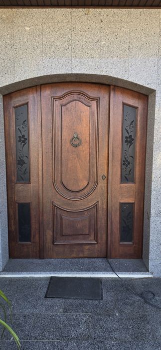 Porta exterior de madeira