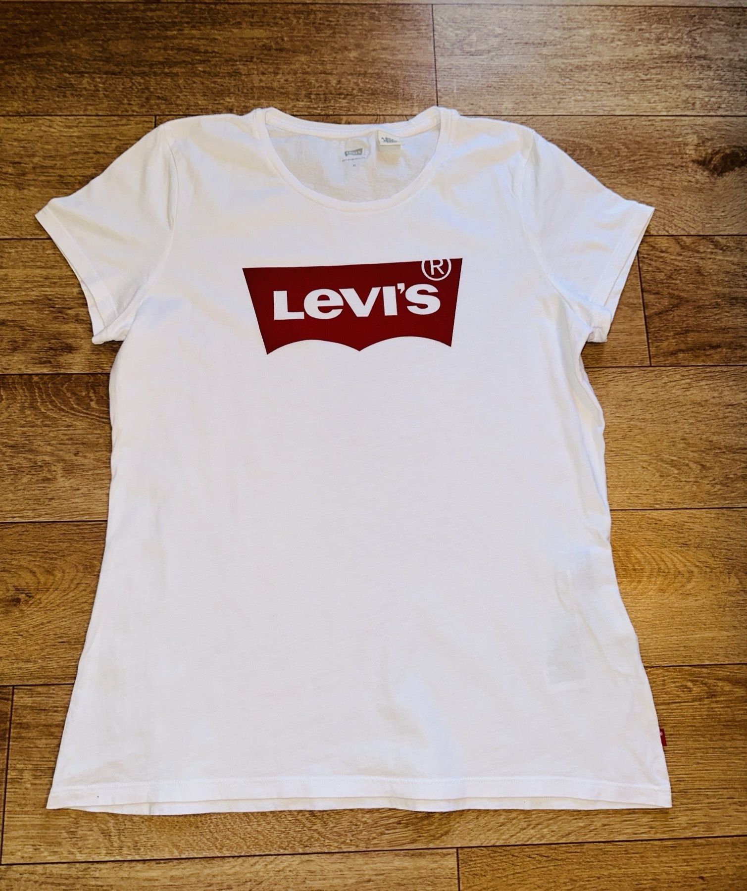 Женская белая футболка levis!Оригинал