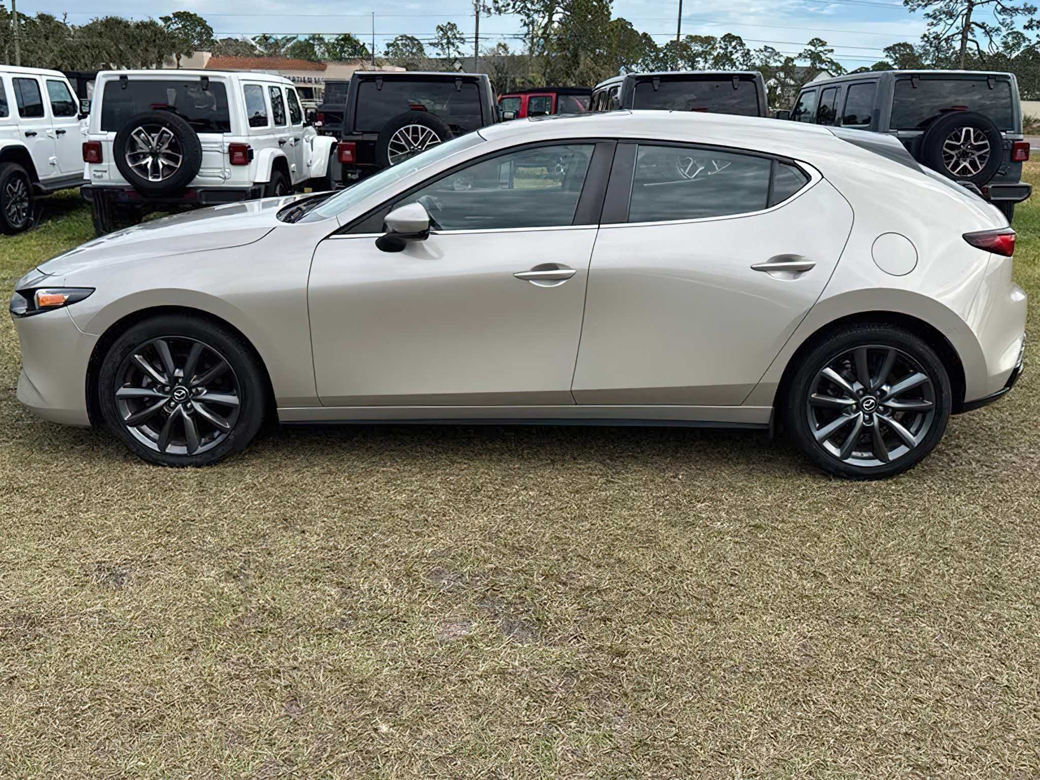 Mazda 3     2022