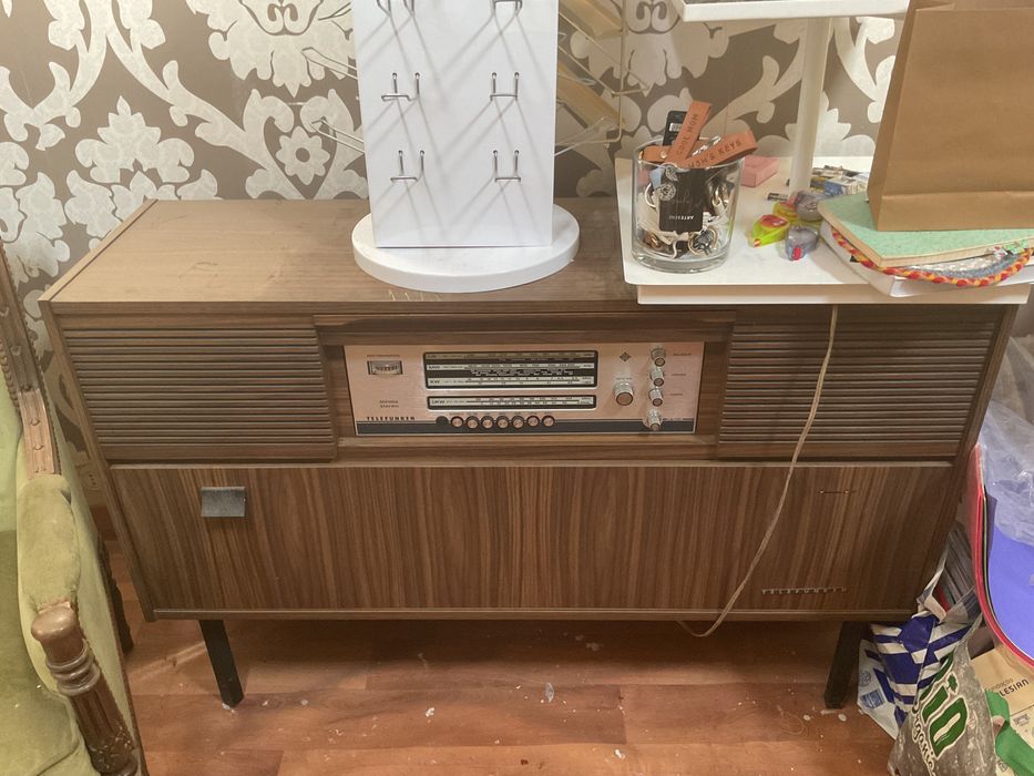 Móvel Rádio e Gira discos