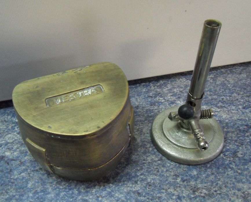 Material dentário e laboratório