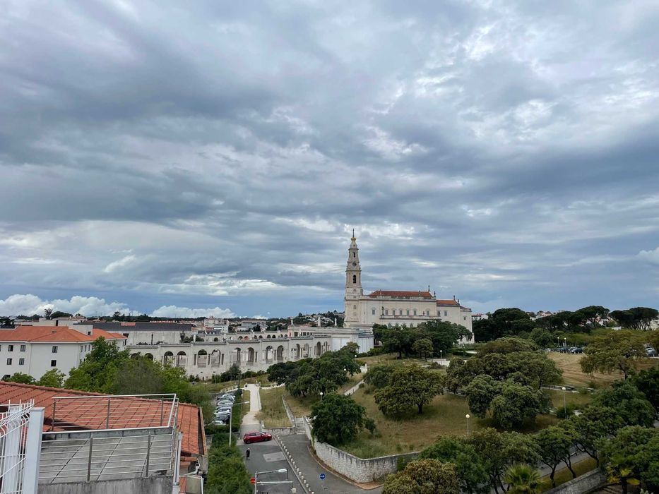 T1 a 2 min do santuário de Fatima