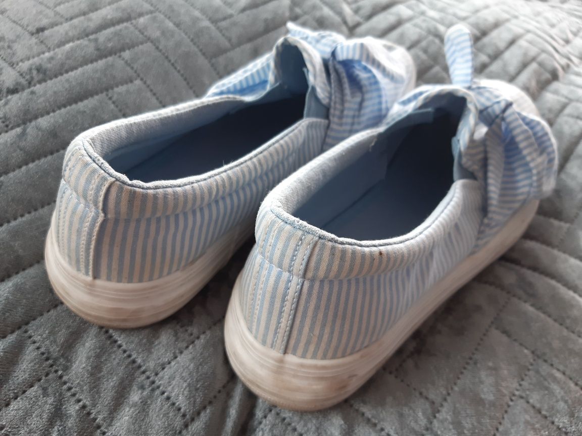 Buty z kokardkami rozmiar 38