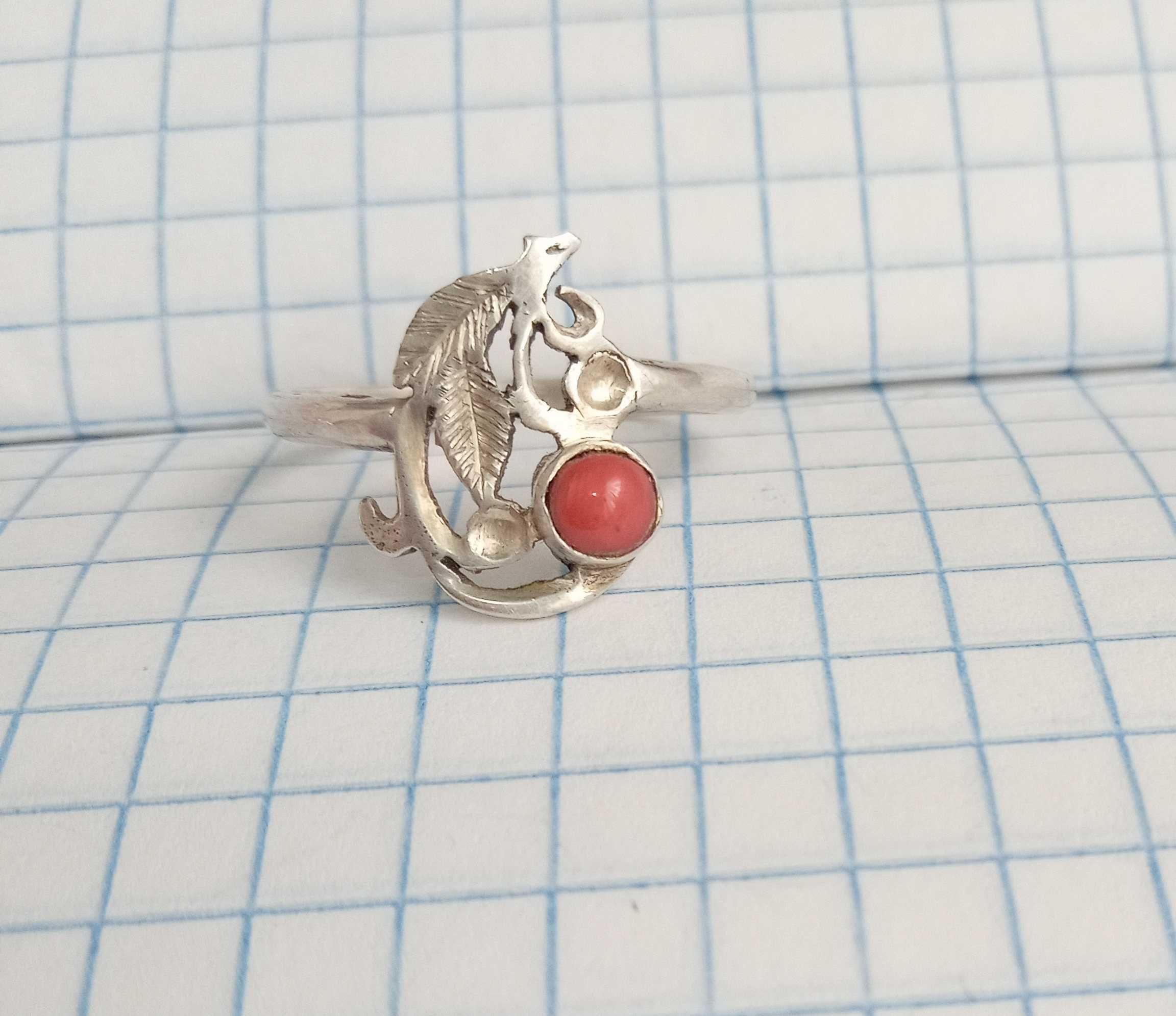 Колечко кольцо с натуральным кораллом серебро 19 размер, винтаж
