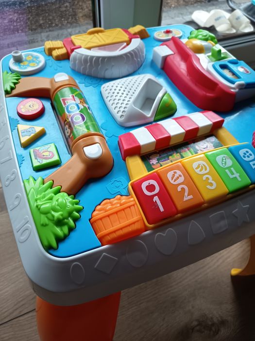 Stolik edukacyjny Fischer Price w ładnym stanie w pełni sprawny
