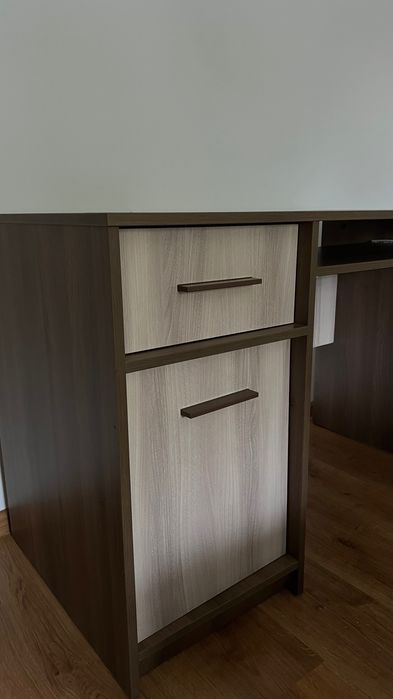 Biurko brązowe z szafkami
