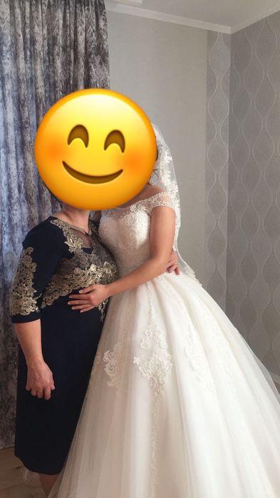 Весільне плаття пишне