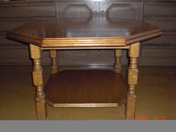 Ława (stolik) ośmiokątny z półką u dołu