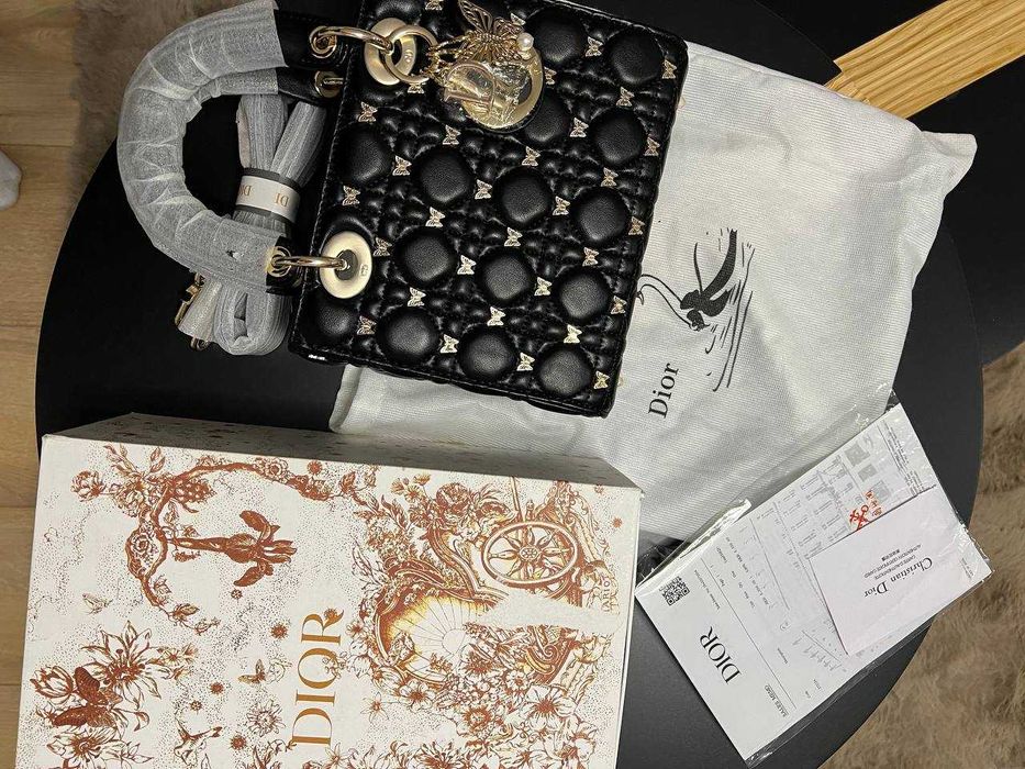 Torebka Dior Lady Dior Small - Czarna, z Ćwiekami w Kształcie Motyli
