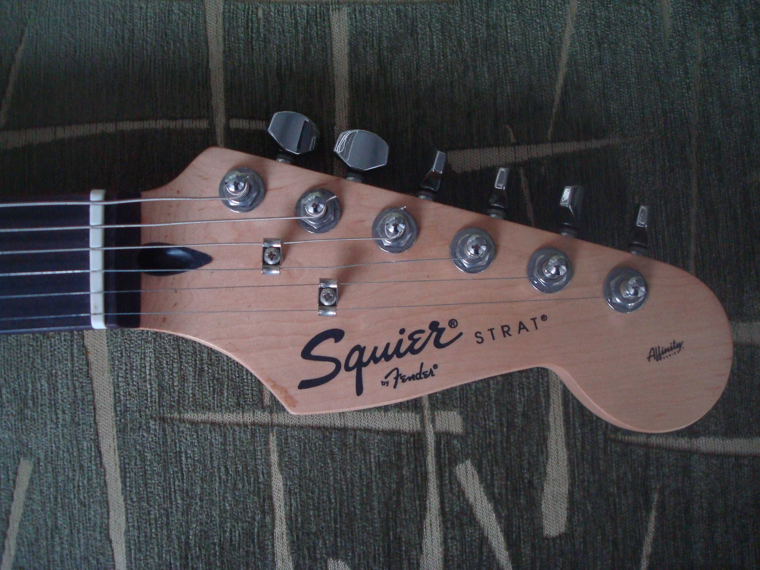 Продам электрогитару Fender Squier