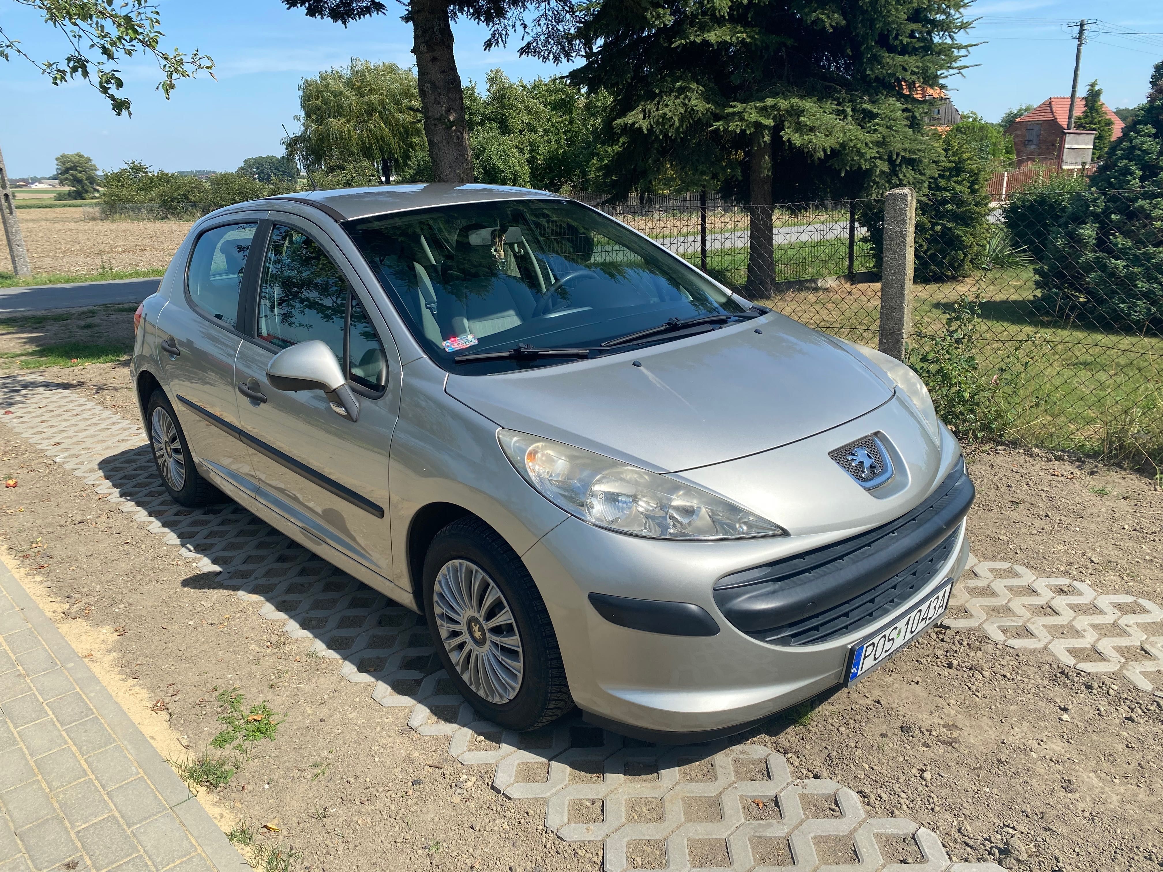 PEUGEOT 207 1,4 benzyna ,niski przebieg