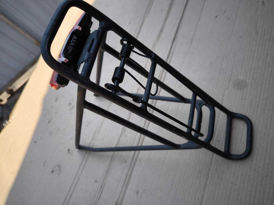 Алюминиевые багажники для велосипеда.