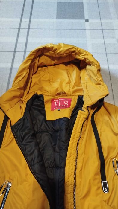 Осіння куртка для дівчинки 12-13 років