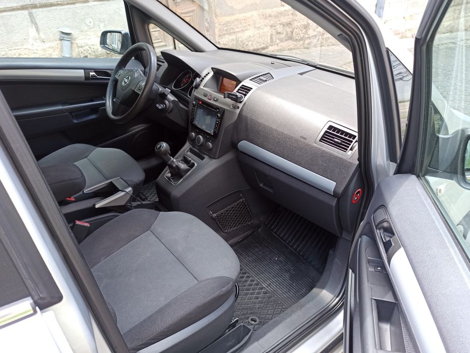 Opel Zafira B, Опель Зафіра Б