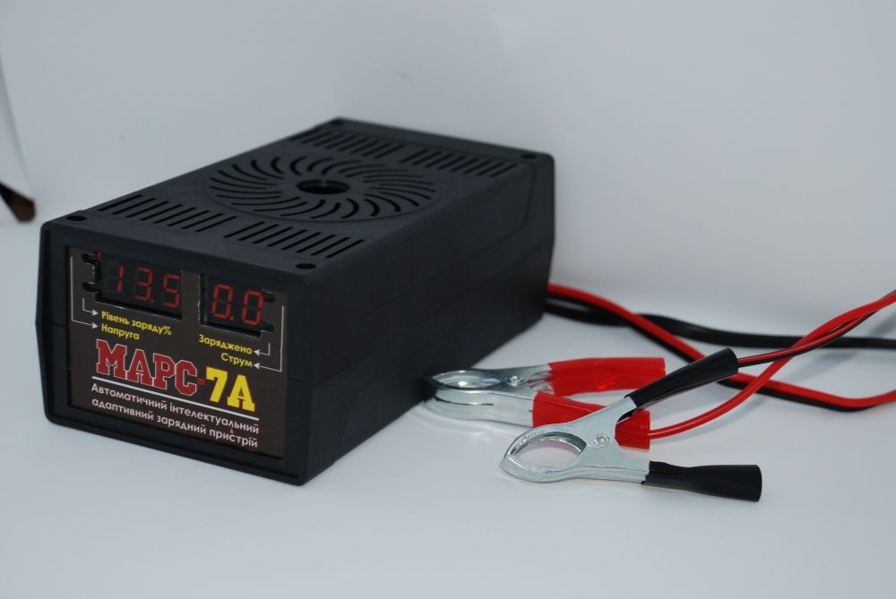 Автомобильное зарядное устройство для аккумулятора АКБ импульсное 7A