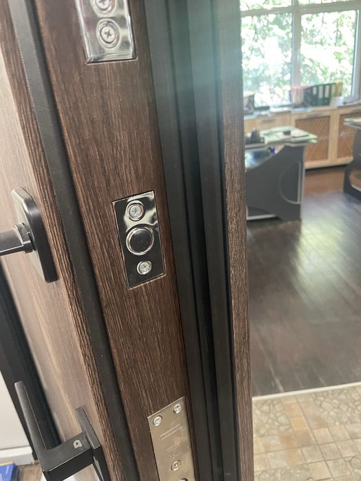 Двері розпродаж великі знижки