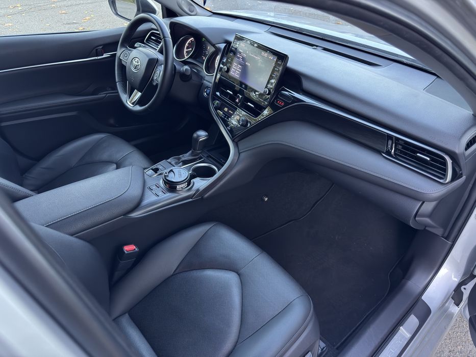 Продам офіційну максимальну рестайлінгову Toyota Camry Premium 2021