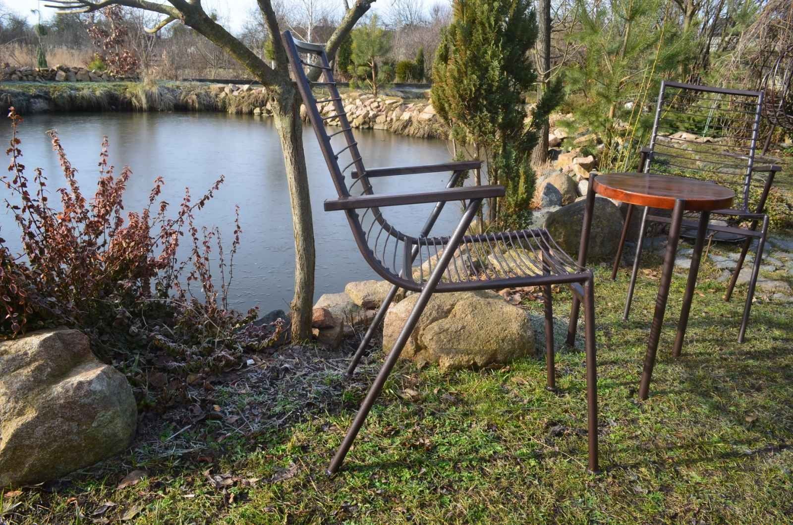 Металеві садові крісла зі столиком
