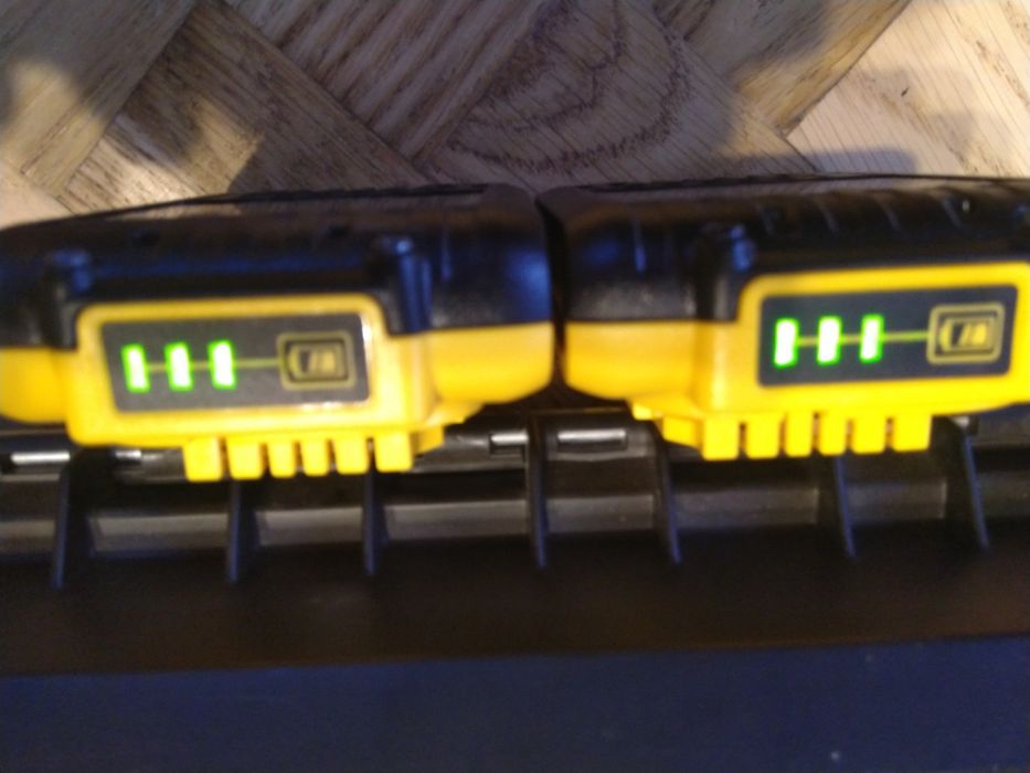 Wiertarka Wkrętarka Dewalt DCD795 aku 2x2Ah rok 2023 udar