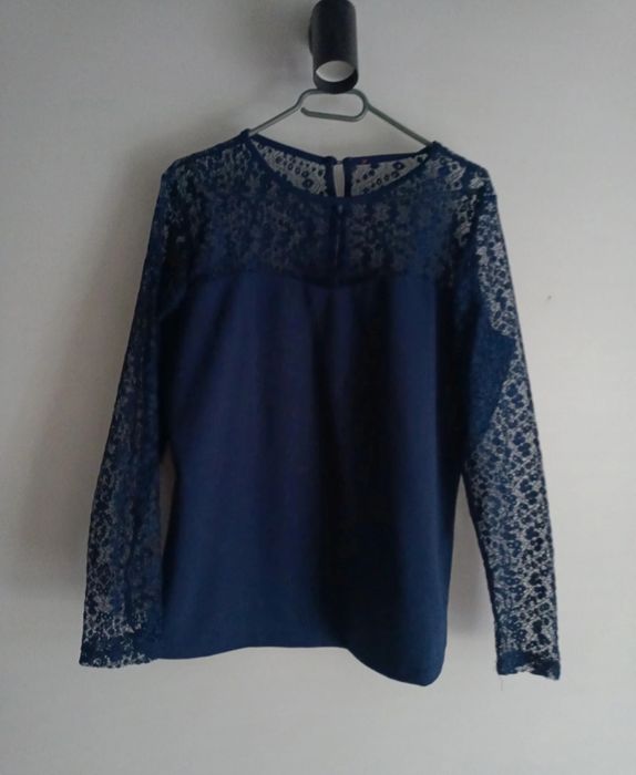 Elegancka bluzka z koronką