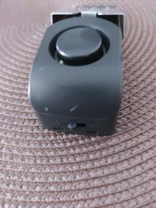 Bezprzewodowy alarm otwartych drzwi, okien.