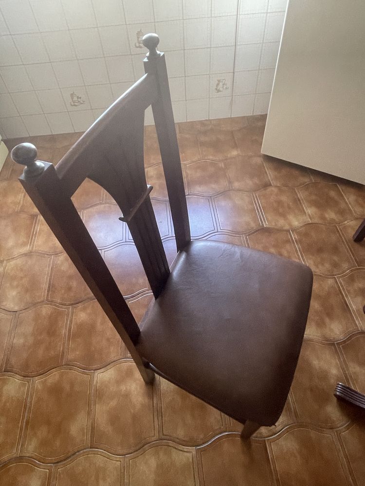 Mesa e duas cadeiras