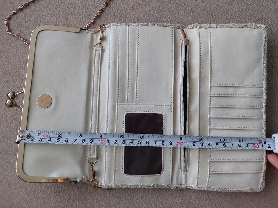 Złota torebka z kwiatami