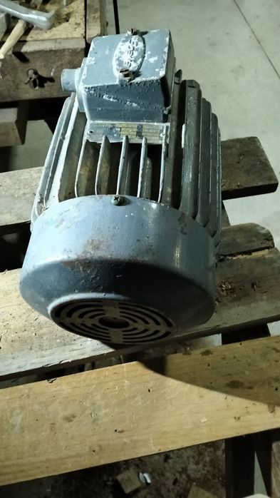 Vende-se motor trifásico 2 cavalos
