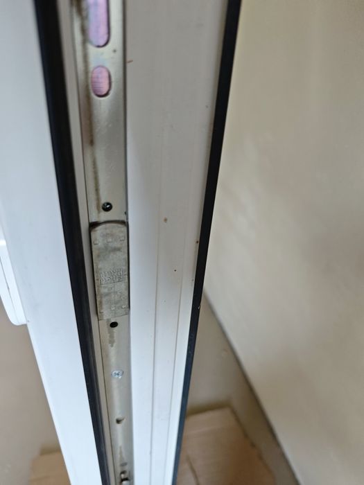 Sprzedam okno z roletami elektrycznymi