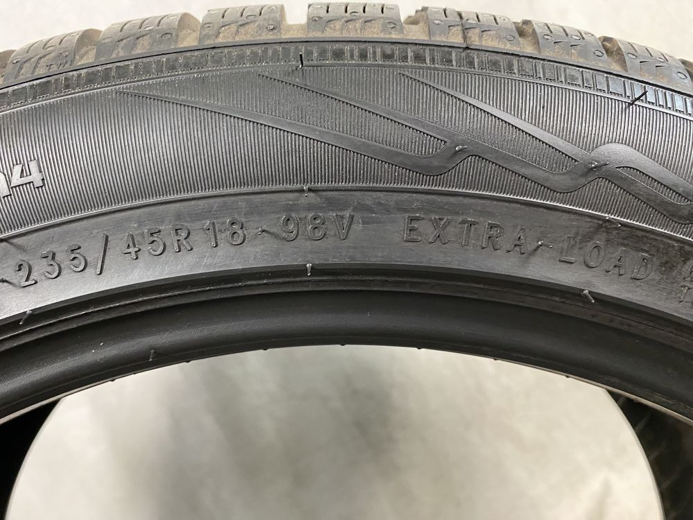 235/45R18 98V Nokian WR A4