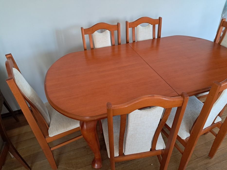 Stol rozkladany 6-10osób  z Krzeslami Calvados.