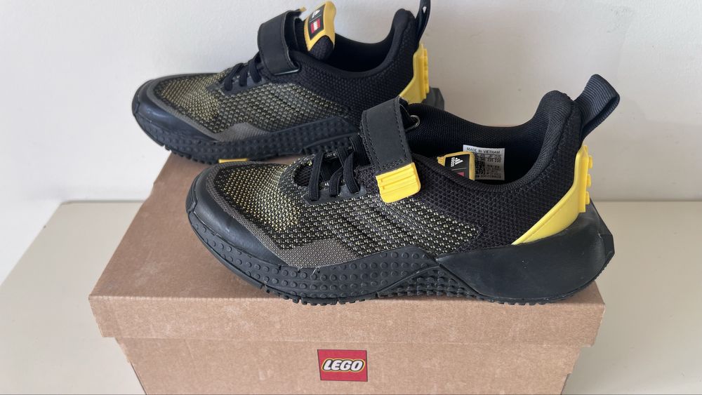 Ténis Adidas Lego NOVOS!