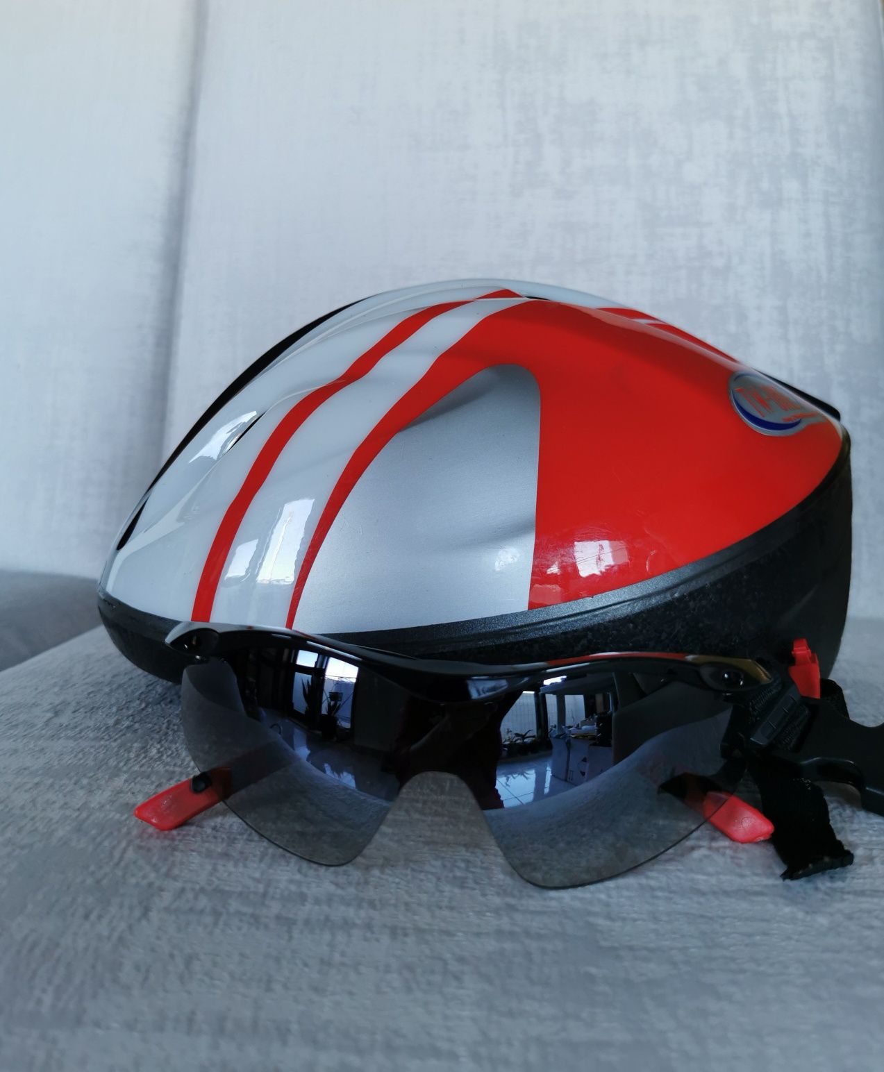 Capacete de ciclismo e óculos