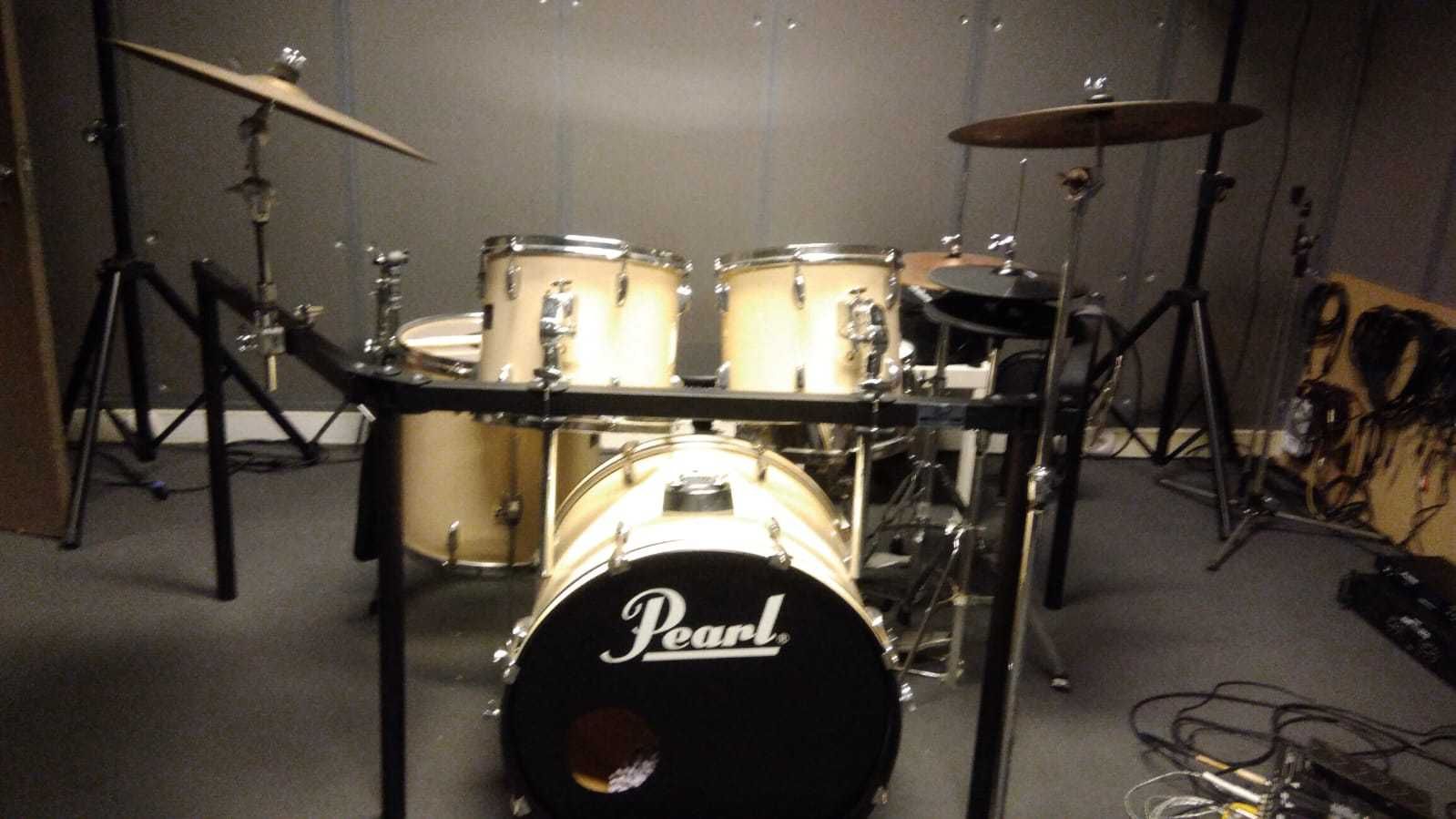Bateria Eletrônica Pearl. Bom estado.
