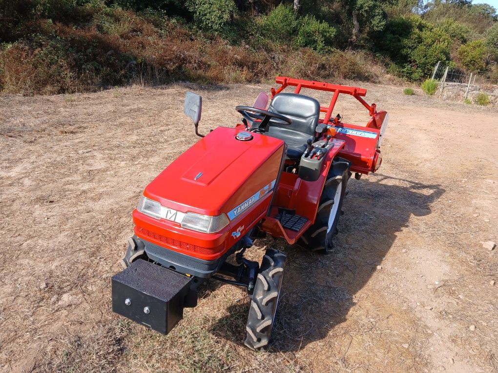 Mini trator yanmar