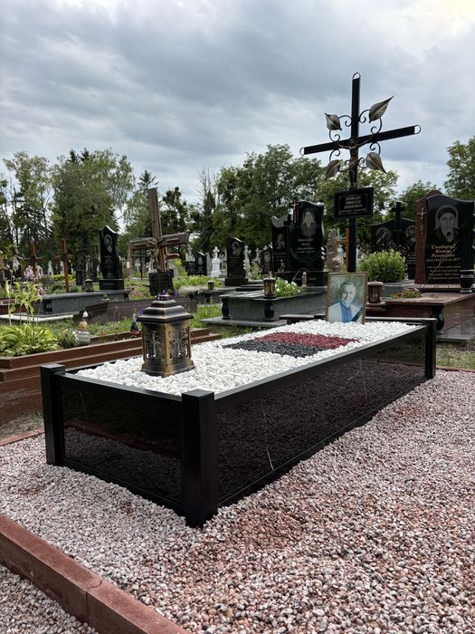 Надмогильник/гробівець/надгробок/ бордюр/поребрики/лавка/благоустрій