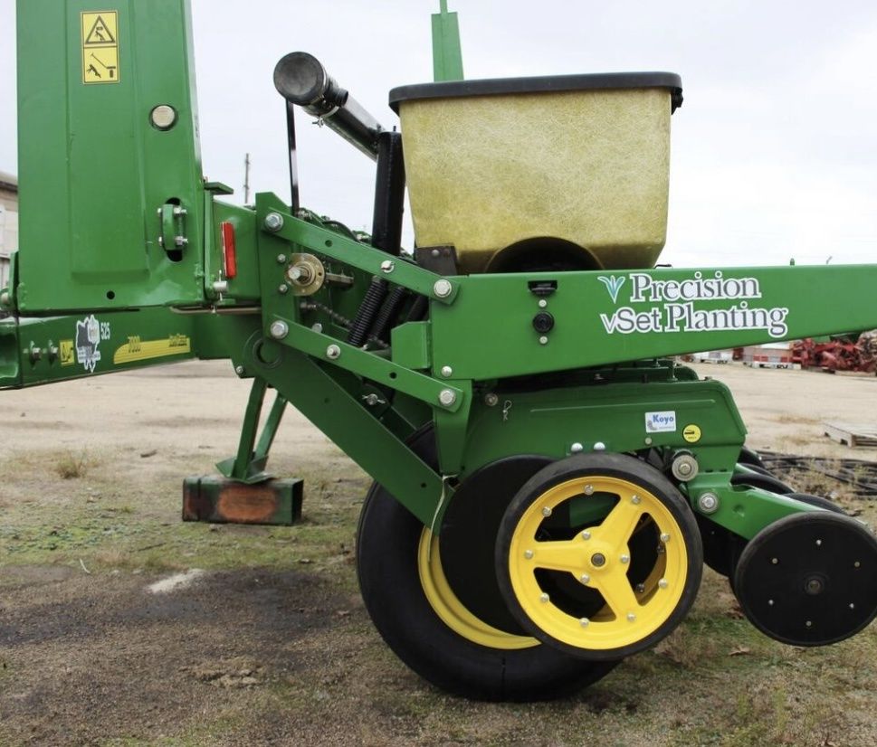 Сівалка точного висіву пневматична JOHN DEERE 7000 вакуумна 8 рядків v