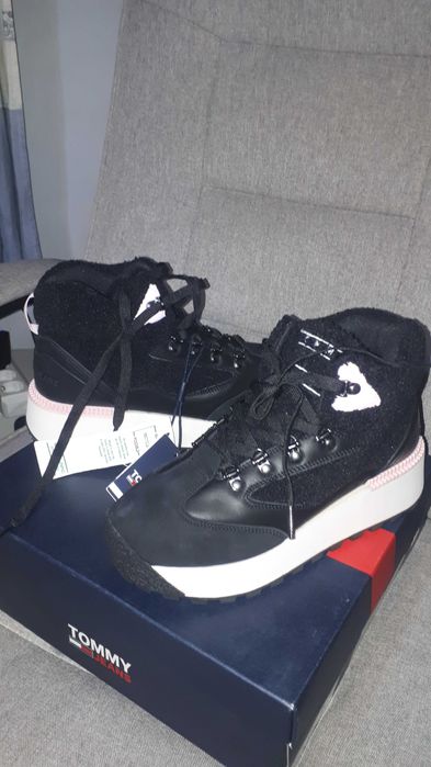 Tommy Hilfiger нові теплі кросівки/хайтопи 38 р