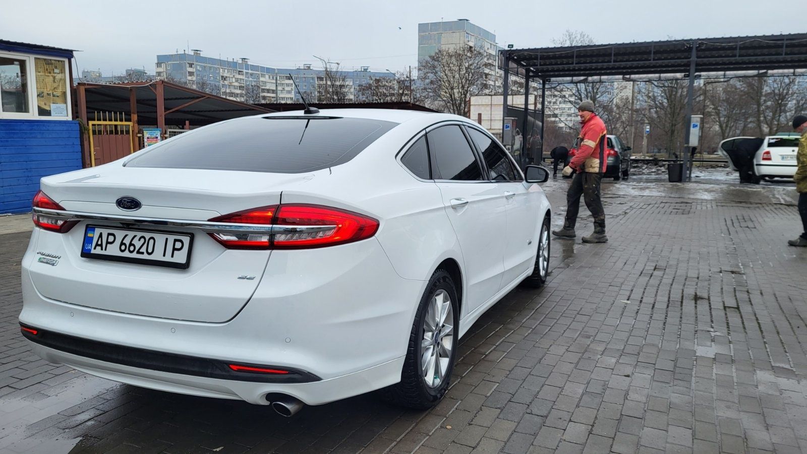 Ford fusion SE + HYBRID PLUG in 2018