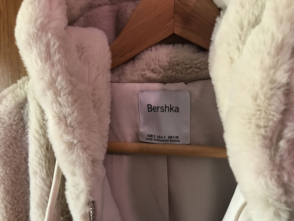 Blusão de Peluche/pelo capuz S/M - Bershka