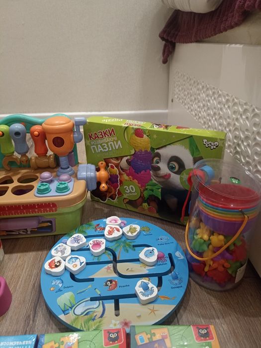 Пазли різні, дерев'яні, fisher price, іграшки